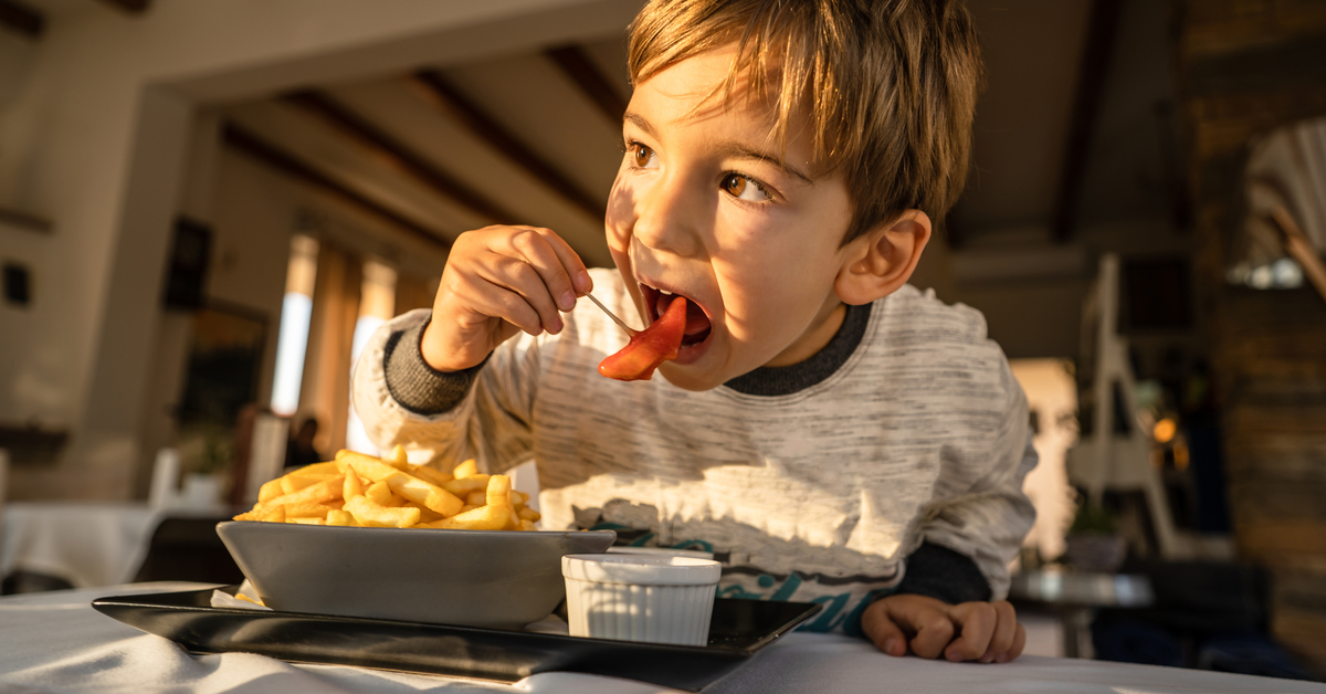 İşlenmiş gıda tüketimi çocuklarda tansiyon, kalp ve bağırsak hastalığı riskini artırıyor