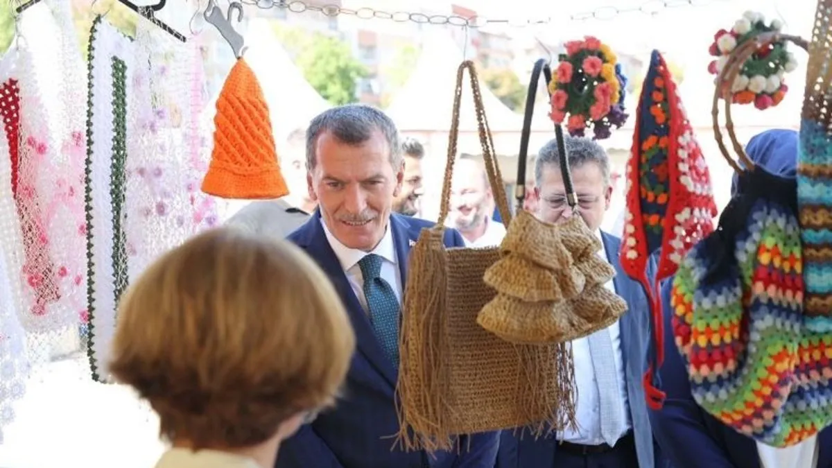 Kadınların el emeği ürünleri görücüye çıktı