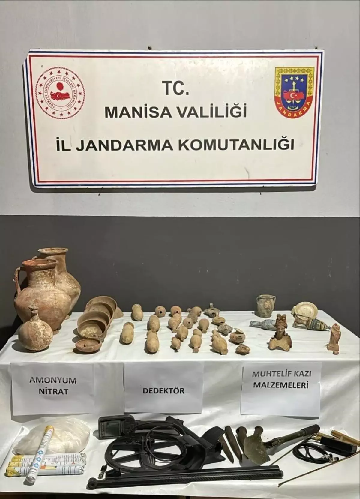 Manisa’da Tarihi Eser Kaçakçıları Yakalandı