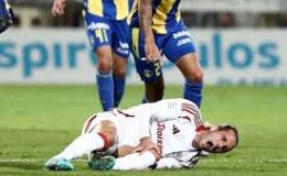 Çapraz bağlarını kopartan milli futbolcu sezonu kapattı