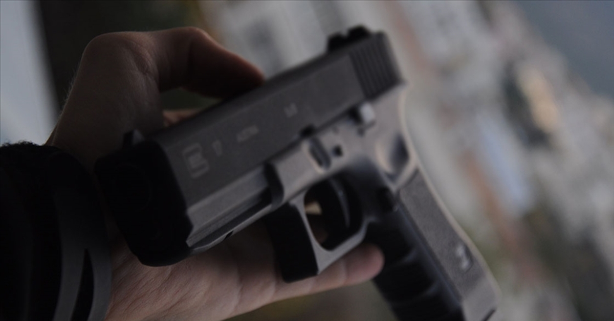 Cebindeki silah canından etti!