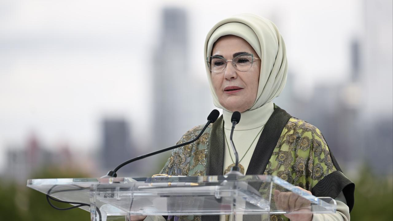 Emine Erdoğan: Türkiye’nin merkezi bir konum edinmesi memnuniyet verici