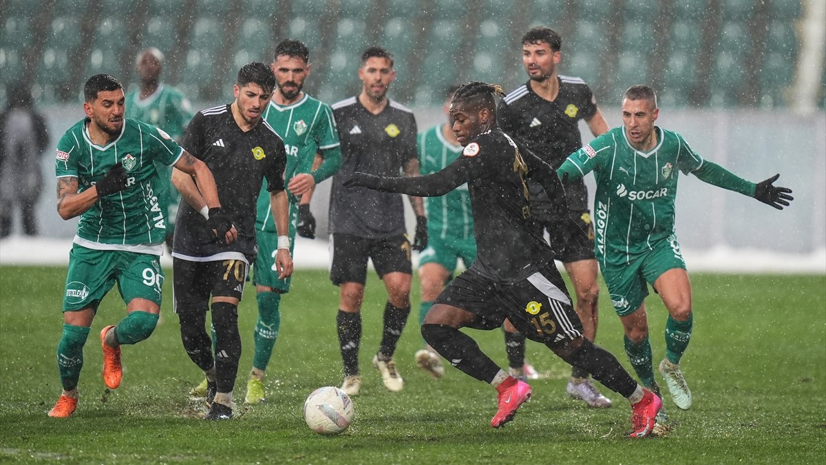 Esenler Erokspor sahasında Iğdır FK’yi mağlup etti