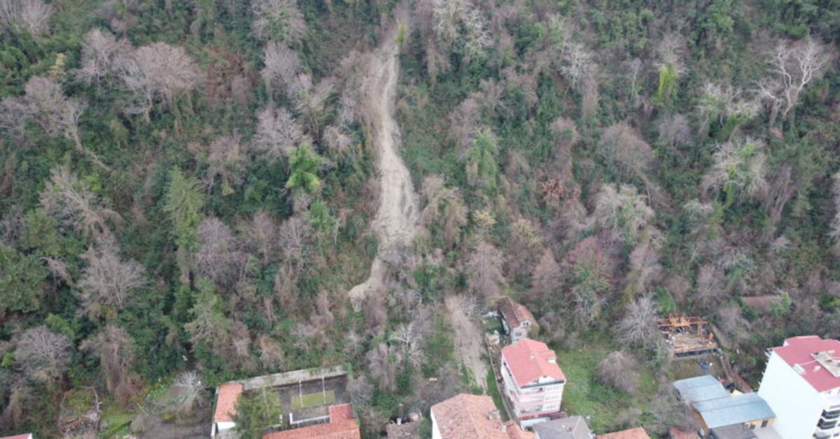 Sinop’ta kar ve sağanak sonrası toprak kayması oluştu
