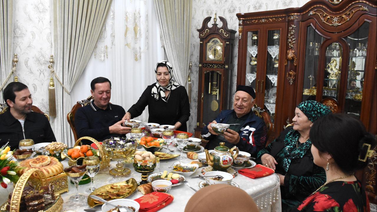 Özbekistan’ın toplu iftar geleneği: Ağız açar