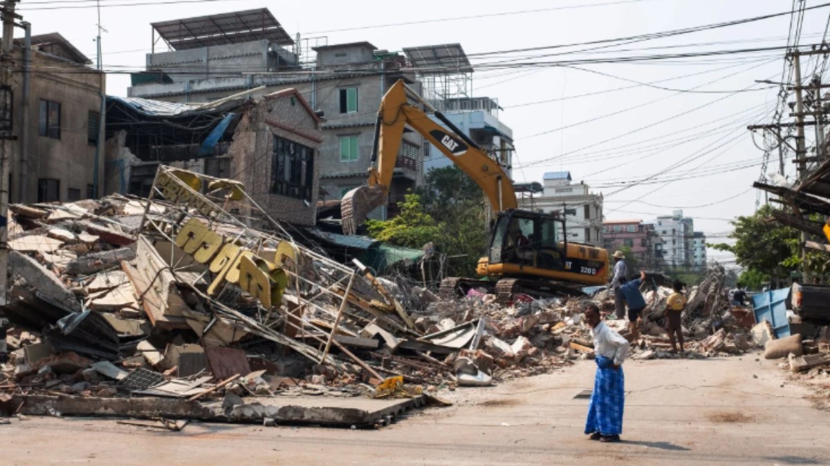 Myanmar’da askeri yönetim deprem felaketi sonrası geçici ateşkes ilan etti