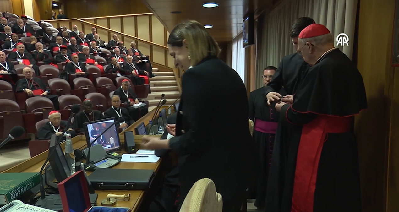 Papa Franciscus’un balıkçı yüzüğü ve kurşun mührü imha edildi